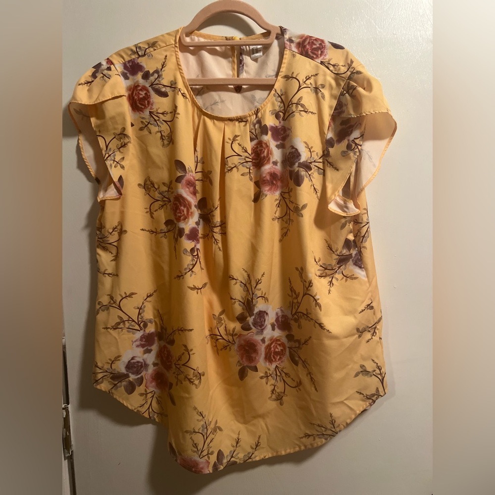 100% Polyester Silky Soft Blouse with Partial Sleeves. Size XXL